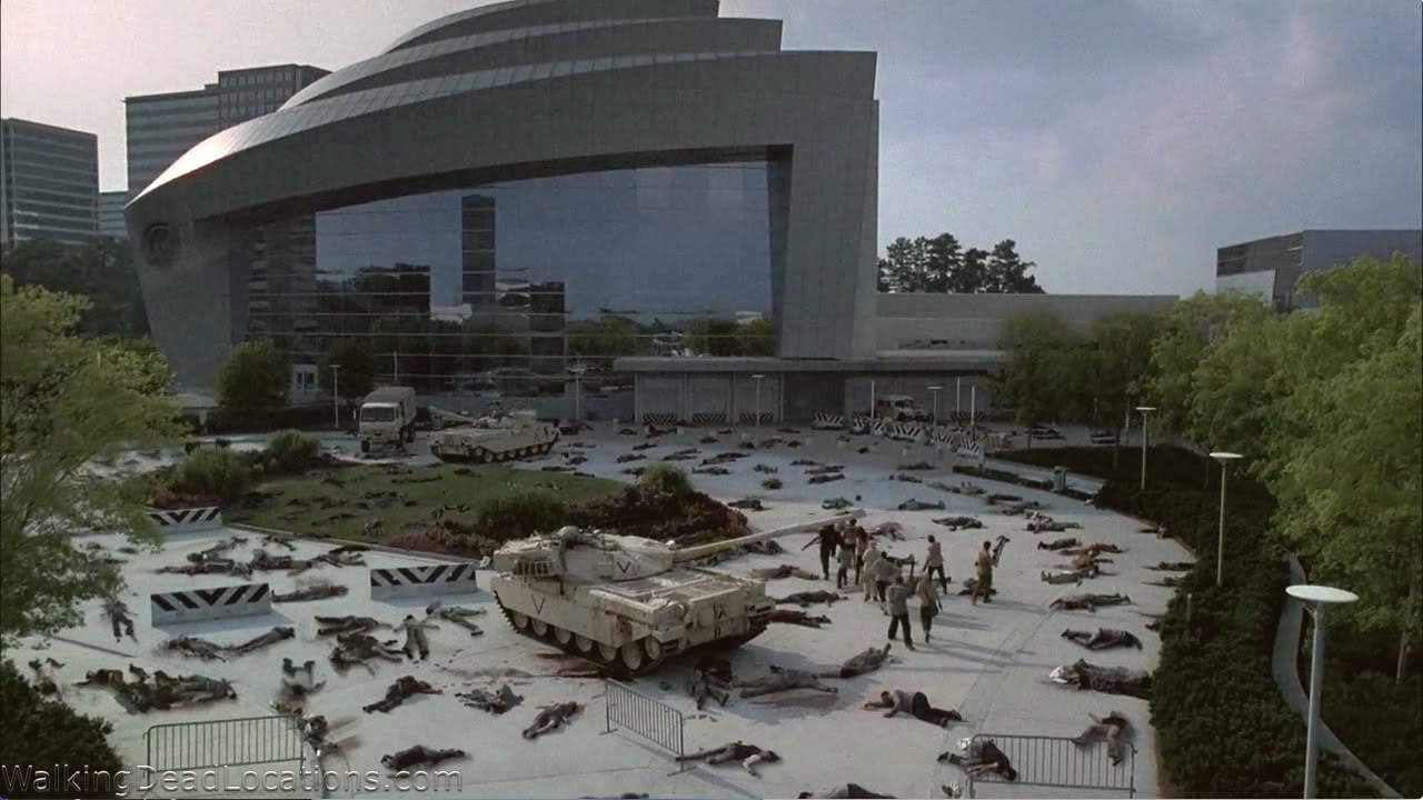 Sobreviventes do "apocalipse zumbi" buscam informações no CDC, no seriado "The Walking Dead".